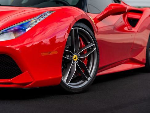 Used 2017 Ferrari 488 GTB image 4