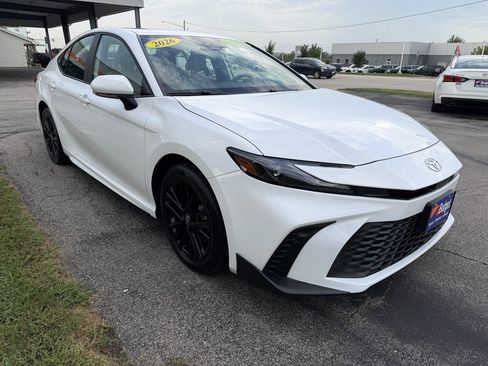 Used 2026 Toyota Camry SE w/ Multimedia Upgrade Package AWD/4WD image 7