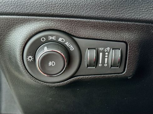Used 2020 Jeep Compass Trailhawk w/ Cold Weather Group AWD/4WD image 12