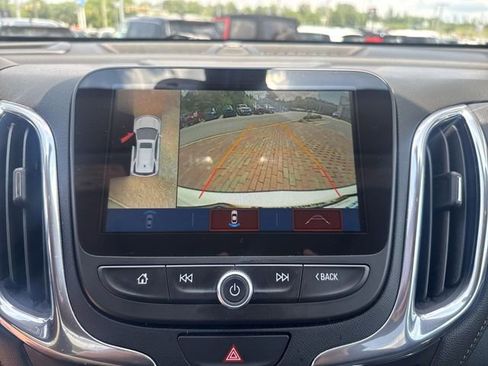 Used 2018 Chevrolet Equinox Premier FWD image 19