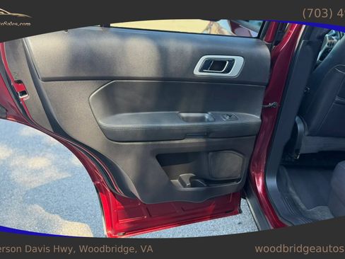 Used 2014 Ford Explorer XLT w/ Equipment Group 202A AWD/4WD image 9