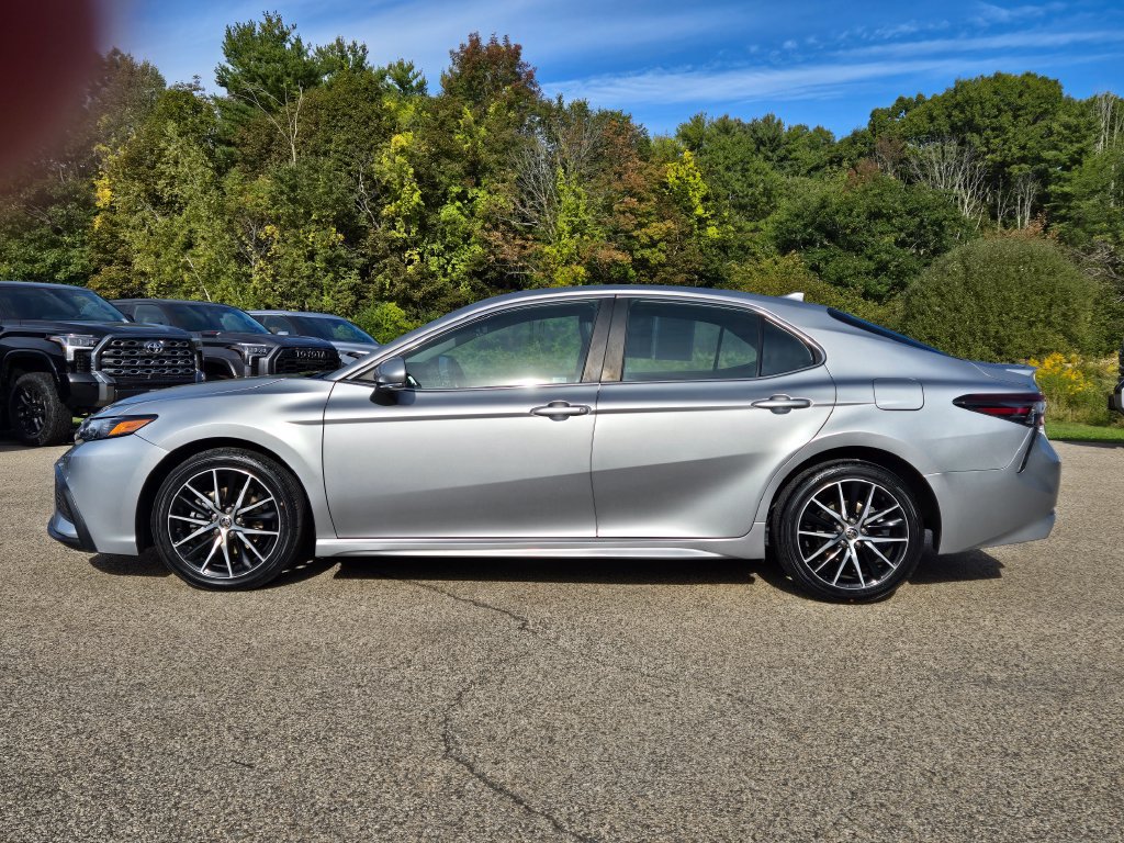 Used 2023 Toyota Camry SE FWD image 2