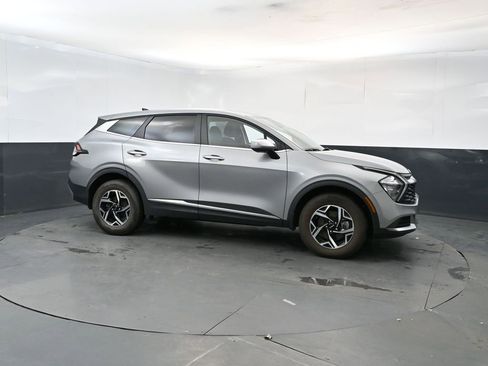 Used 2023 Kia Sportage LX AWD/4WD image 7