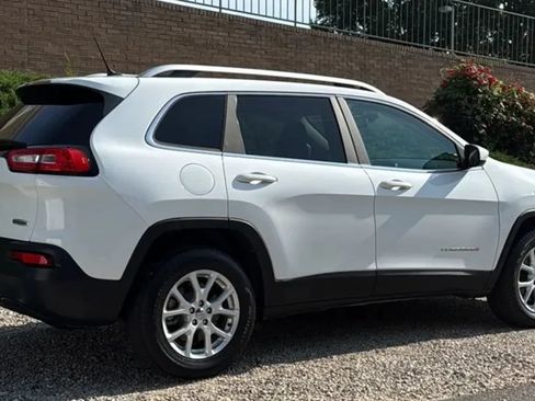 Used 2018 Jeep Cherokee Latitude w/ Safety Group AWD/4WD image 7