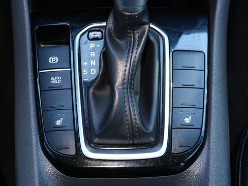 Used 2022 Hyundai Ioniq SE image 21