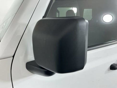 Used 2018 Jeep Wrangler Unlimited Sahara AWD/4WD image 10