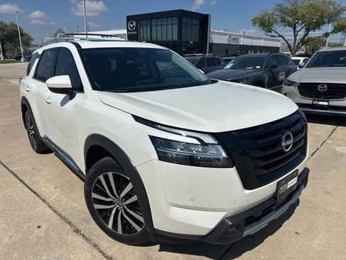 Used 2024 Nissan Pathfinder Platinum w/ Black Appearance Package FWD image 1