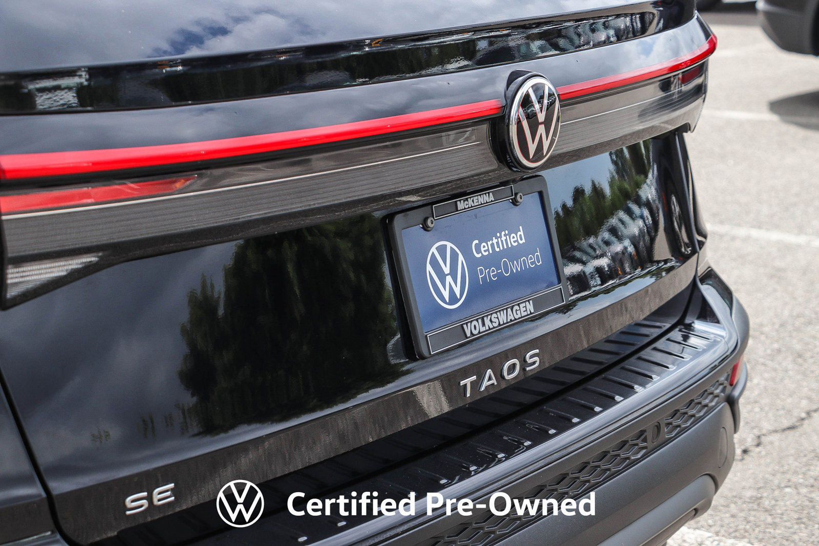 Certified 2025 Volkswagen Taos SE FWD image 11