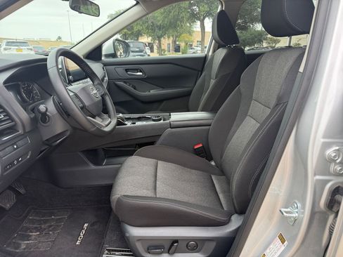 Used 2025 Nissan Rogue SV AWD/4WD image 29
