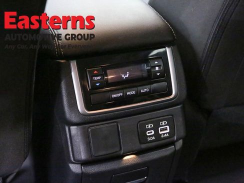 Used 2024 Subaru Ascent Premium w/ Convenience Package image 22