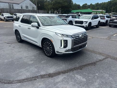 Used 2023 Hyundai Palisade Calligraphy FWD image 4