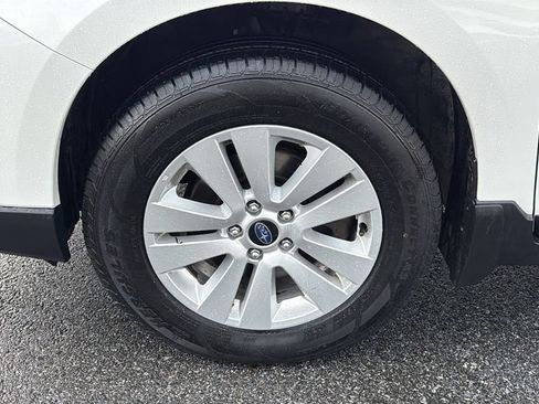 Used 2019 Subaru Outback 2.5i Premium w/ Popular Package #2 AWD/4WD image 10