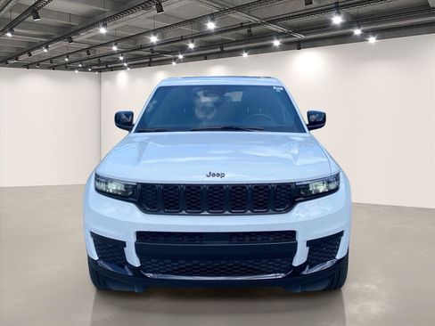Used 2024 Jeep Grand Cherokee L Altitude AWD/4WD image 2