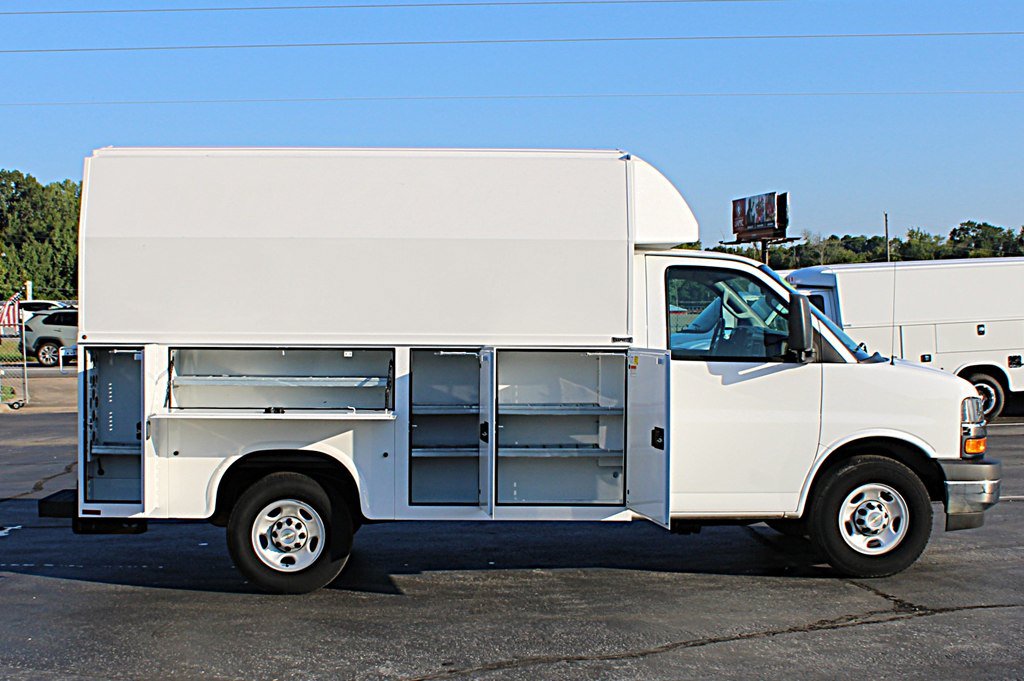 Used 2022 Chevrolet Express 3500 w/ Power Convenience Package RWD image 11