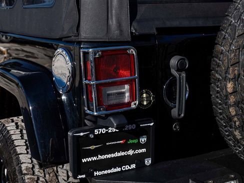 Used 2013 Jeep Wrangler Sahara w/ Mopar Chrome Edition Group image 28