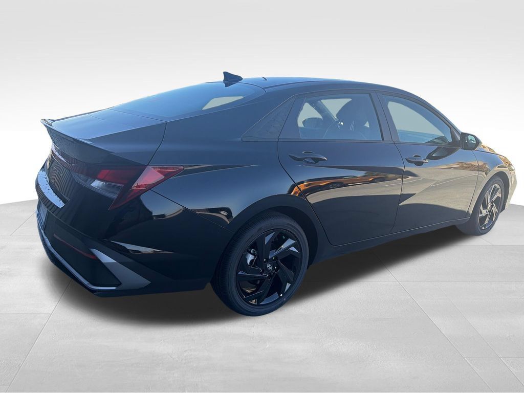 New 2026 Hyundai Elantra SEL Sport FWD image 7