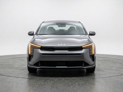 Used 2025 Kia K4 LXS image 2