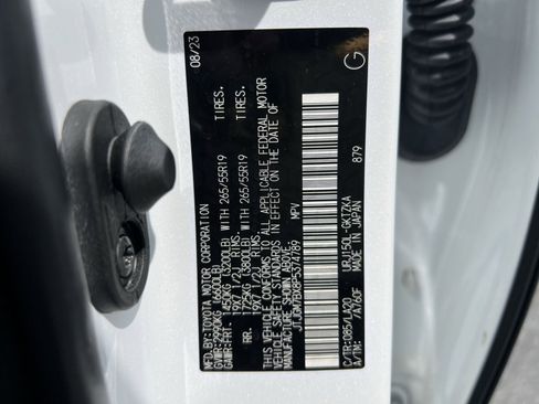 Used 2023 Lexus GX 460 Luxury w/ Sport Design Package AWD/4WD image 30