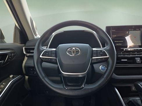 Used 2022 Toyota Highlander Limited image 12