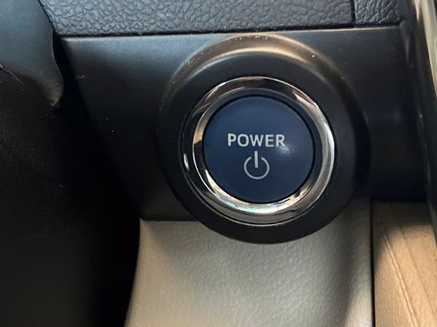 Used 2014 Toyota Camry LE FWD image 21