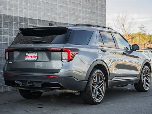 Used 2025 Ford Explorer ST-Line w/ ST-Line Street Pack image 6