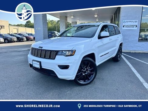 Used 2022 Jeep Grand Cherokee Laredo X image 1