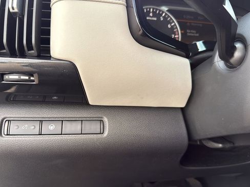 Used 2024 Nissan Pathfinder SV FWD image 17