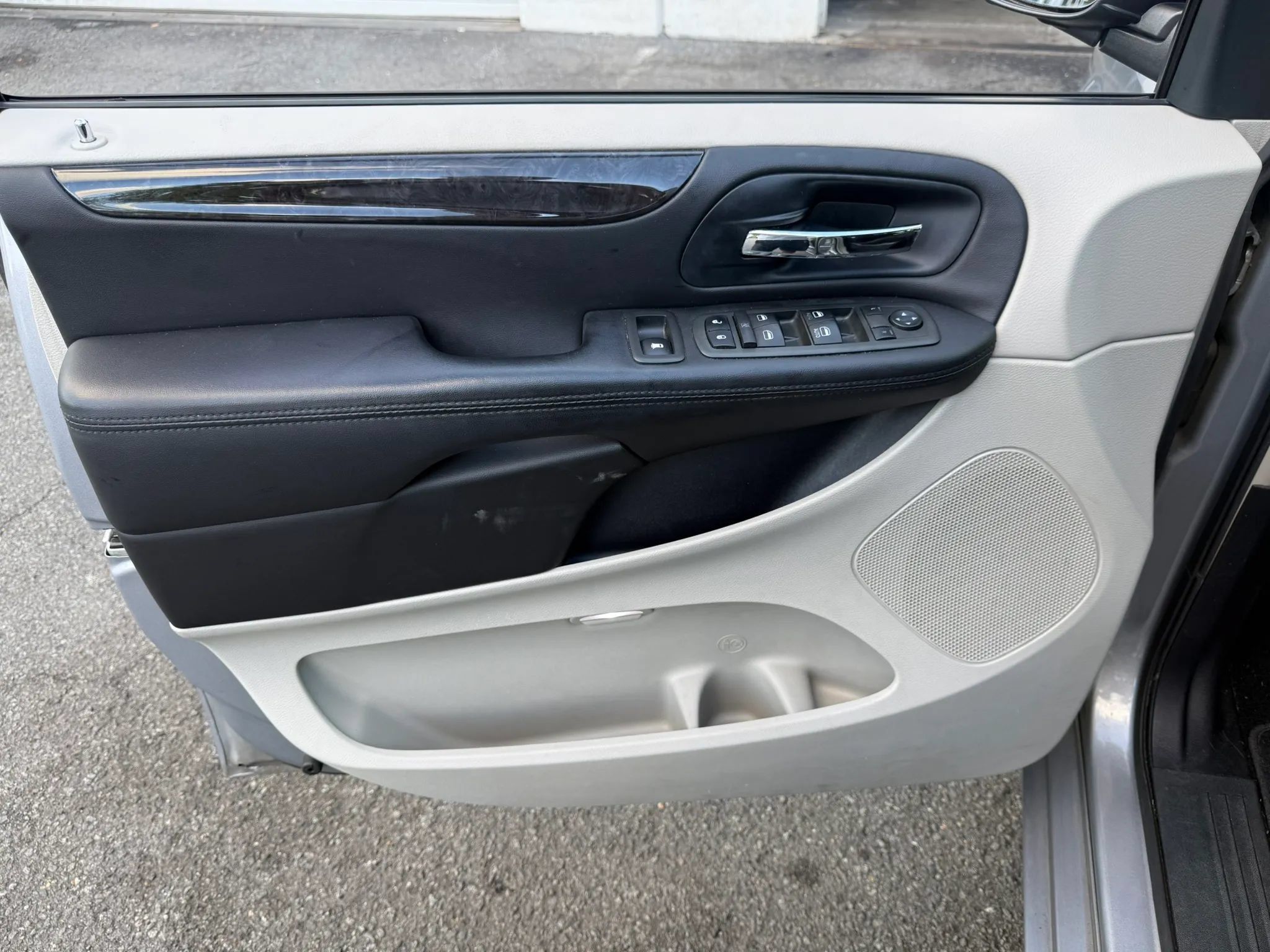 Used 2013 Dodge Grand Caravan Crew w/ Safety Sphere Group FWD image 17