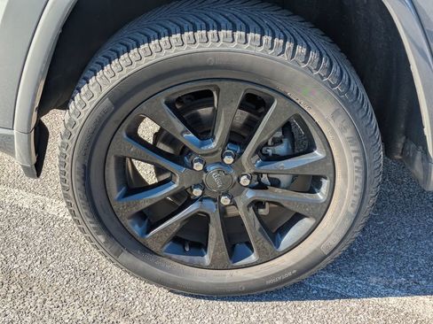 Used 2019 Jeep Grand Cherokee Altitude image 11