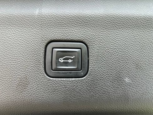Used 2022 Buick Enclave Essence w/ Sport Touring Edition FWD image 12