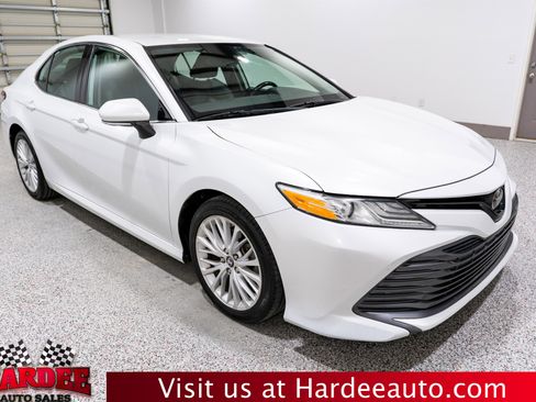 Used 2019 Toyota Camry XLE image 6