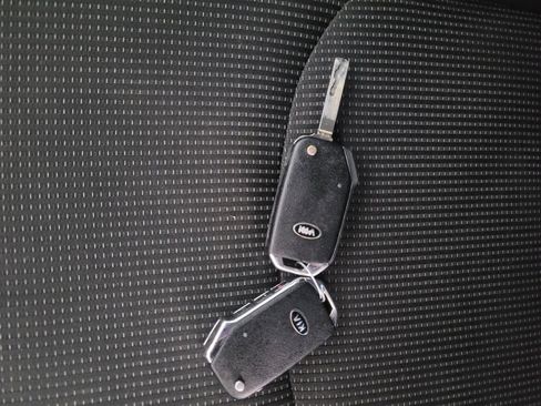 Used 2021 Kia Forte LXS FWD image 32