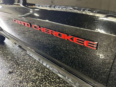 Used 2018 Jeep Grand Cherokee SRT AWD/4WD image 12