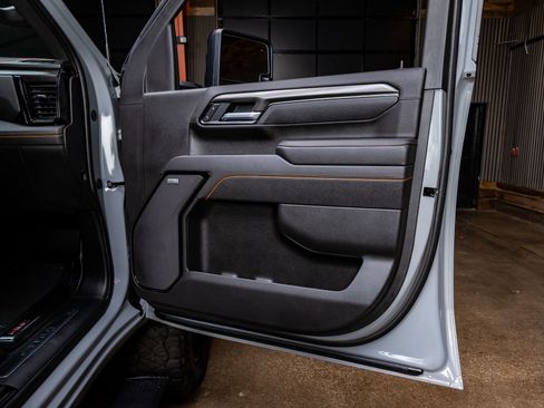 Used 2025 GMC Sierra 2500 AT4 w/ Technology Package image 37