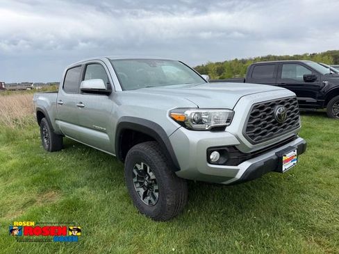 Used 2022 Toyota Tacoma TRD Off-Road w/ Technology Package AWD/4WD image 1