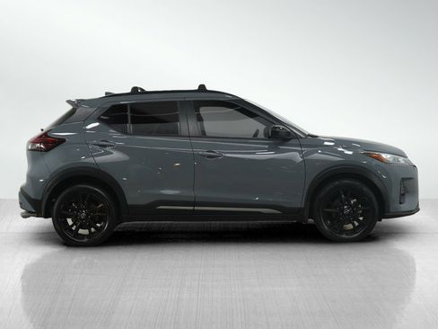 Used 2022 Nissan Kicks SR w/ Premium Package image 6