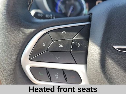 Used 2023 Chrysler Pacifica Touring-L FWD image 11