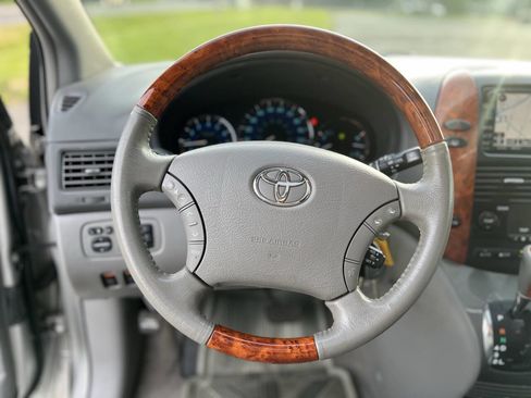 Used 2008 Toyota Sienna XLE Limited AWD/4WD image 18