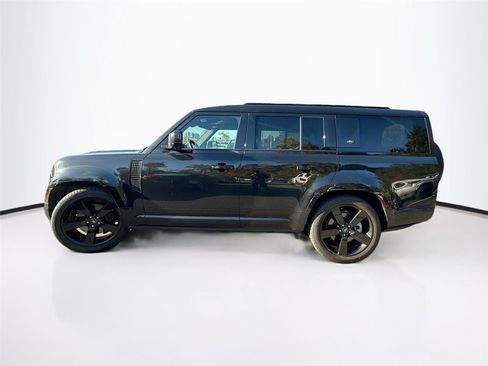 Used 2024 Land Rover Defender 130 X-Dynamic SE image 9