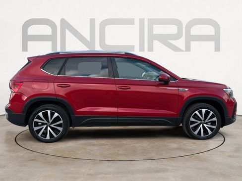 Certified 2023 Volkswagen Taos SE FWD image 11