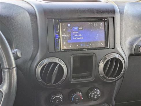 Used 2018 Jeep Wrangler Unlimited Sport w/ Connectivity Group image 10