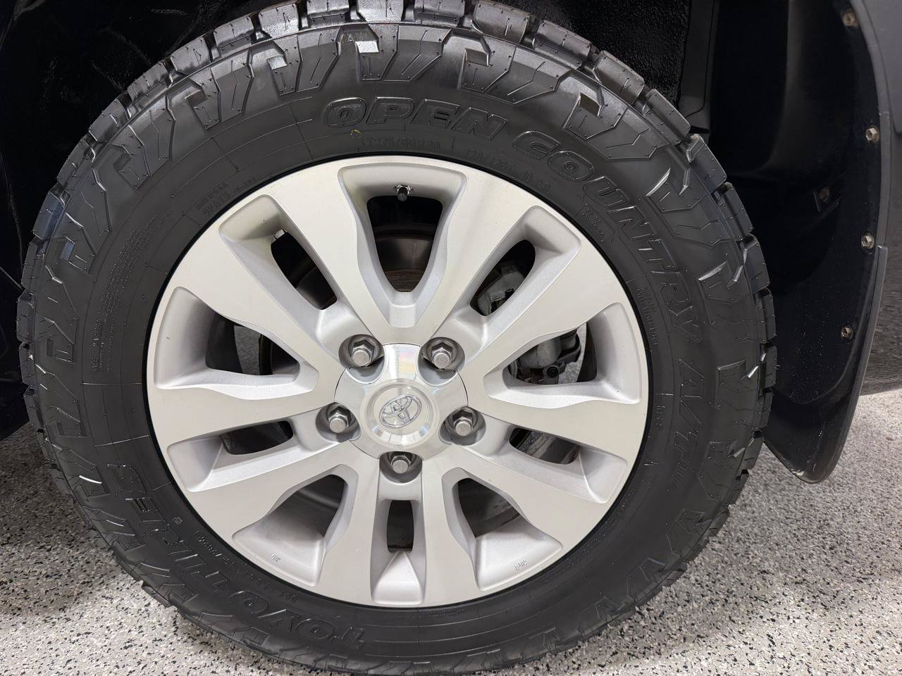 Used 2018 Toyota Sequoia Platinum w/ Carpet Mat Package AWD/4WD image 8