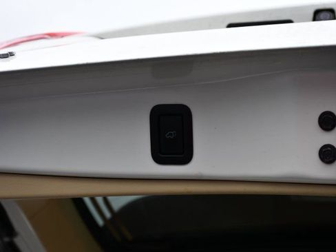 Used 2018 Toyota Highlander XLE image 29