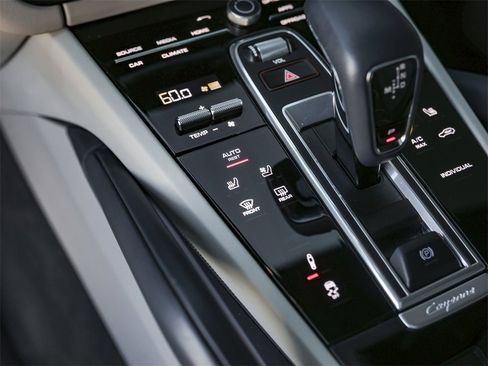 Certified 2023 Porsche Cayenne Platinum Edition image 26