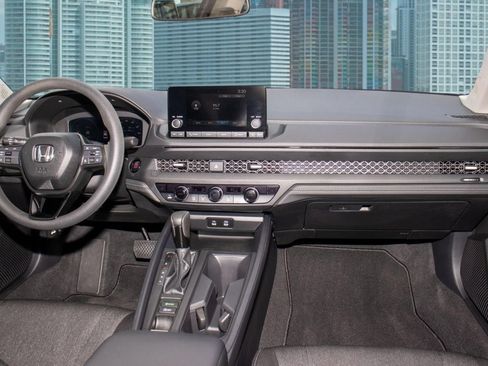 Certified 2025 Honda Accord SE image 19