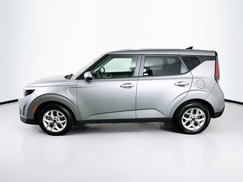 Used 2025 Kia Soul LX w/ LX Technology Package image 4