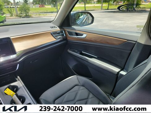Used 2025 Volkswagen Atlas SE FWD image 18