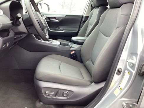 Used 2025 Toyota RAV4 XLE image 13