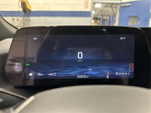 Used 2026 Chevrolet Equinox LT AWD/4WD image 17