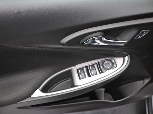 Used 2025 Chevrolet Malibu LT FWD image 13